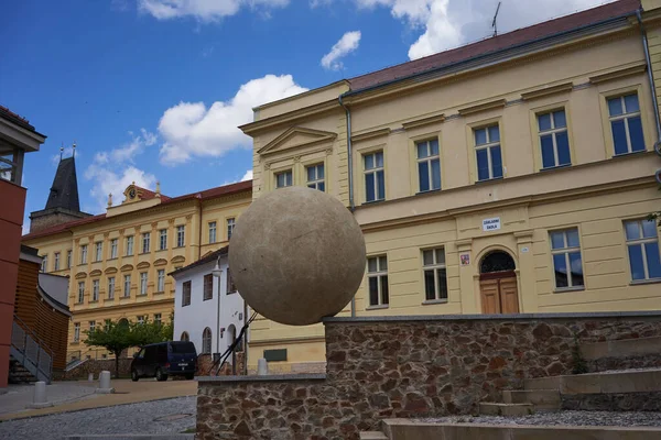 Rakovnik Czech Republic July 2022 Statue Man Rolls Heavy Stone — Stock fotografie