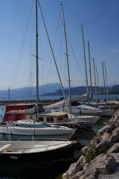 Bardolino Ιταλία Ιουλίου 2022 Cisano Μικρό Λιμάνι Της Βάρκας Ένα — Φωτογραφία Αρχείου