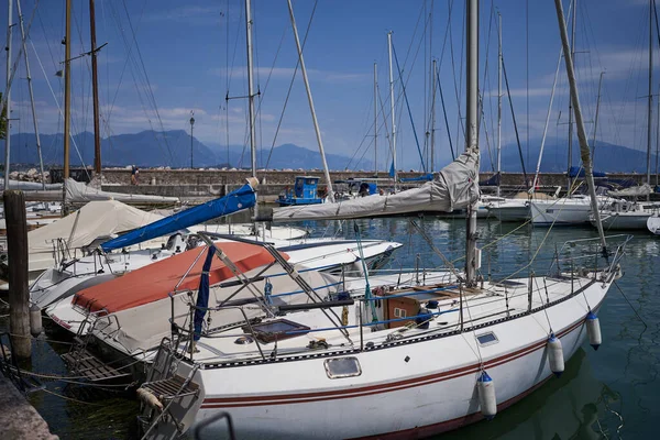 Desenzano Del Garda Italy July 2022 Yachts Boats Docked Port — Φωτογραφία Αρχείου
