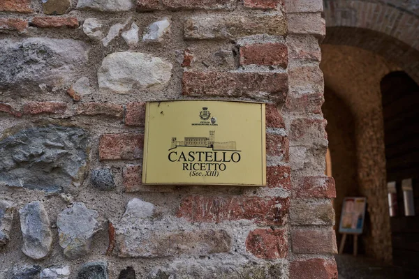 Antiguo Castillo Medieval Desenzano Del Garda Una Ciudad Turística Orilla —  Fotos de Stock