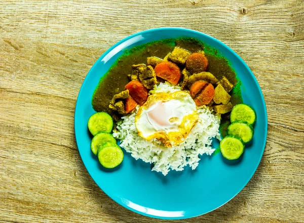 Jajko Curry Ryżem Talerzu Zbliżenie Studio Chiangmai Tajlandia — Zdjęcie stockowe