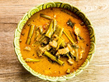   Hindistan cevizi sütlü köri ya da tabakta Kang Ta Pho, Tayland yemeği.