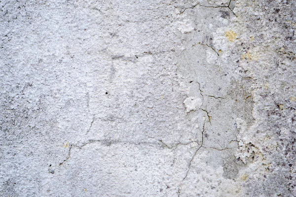 以灰色水泥表面为背景的裂缝混凝土墙 — 图库照片