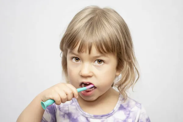 Malá Holčička Čistí Zuby Holka Kartáčkem Zuby Perorální Hygiena — Stock fotografie