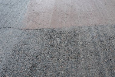 Yağmurdan sonra asfaltta bir delik, ilkbahardan sonra yolda bir çukur..