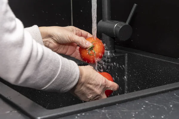 Elderly Woman Washes Red Tomatoes Running Water Tap Kitchen Close — Stockfoto