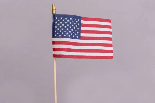 Eine Kleine Flagge Der Vereinigten Staaten Von Amerika Auf Neutralem — Stockfoto