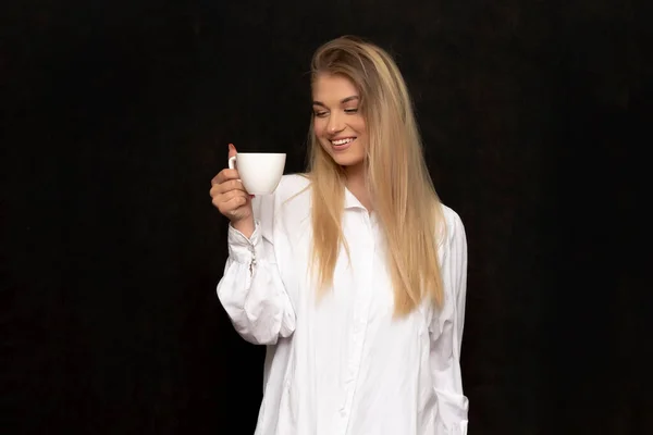 Portrait Happy Beautiful Blonde Years Old White Cup Long Shirt — Photo