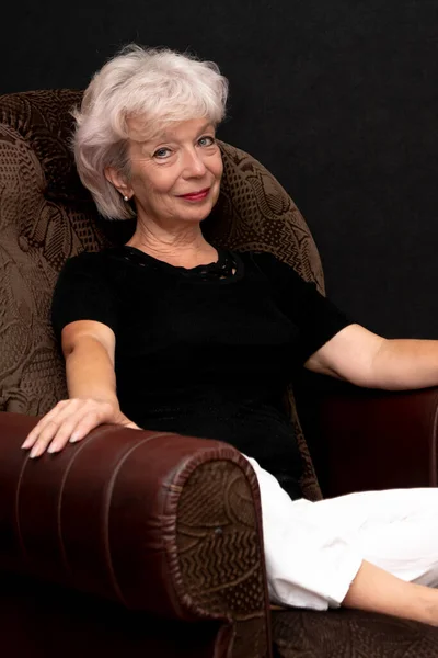 Portrait Beautiful Smiling Elderly Blonde Woman Years Old Sitting Chair — Stock Photo, Image