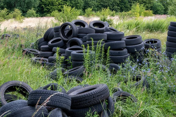 Old Car Tires Worn Out Car Tire Tread Dump Used — Stockfoto