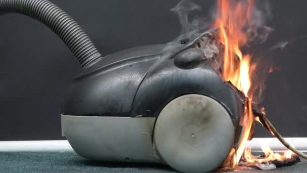 Ignition Vacuum Cleaner Apartment Cause Fire Short Circuit Electrical Fault — 图库视频影像