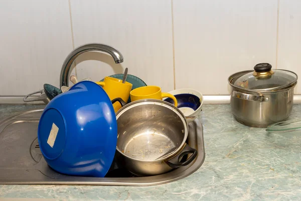 Dirty Unwashed Dishes Stacked Kitchen Sink Unwashed Cups Plates Pots — Stock fotografie