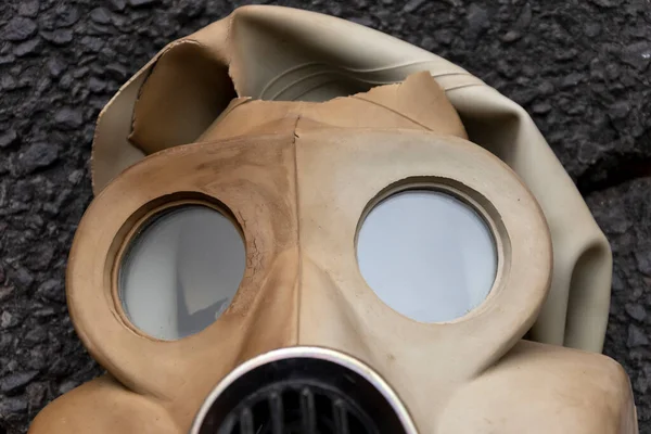 Una Máscara Rota Una Máscara Gas Rusa Con Filtros Incorporados — Foto de Stock