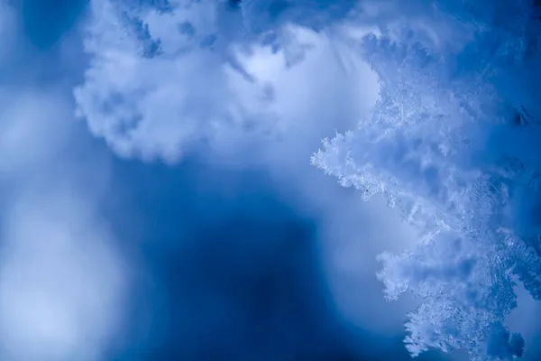 Flocos de neve, fundo azul de neve para a sua inscrição. — Fotografia de Stock