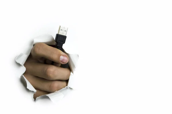 Fio USB na mão sobre fundo branco — Fotografia de Stock