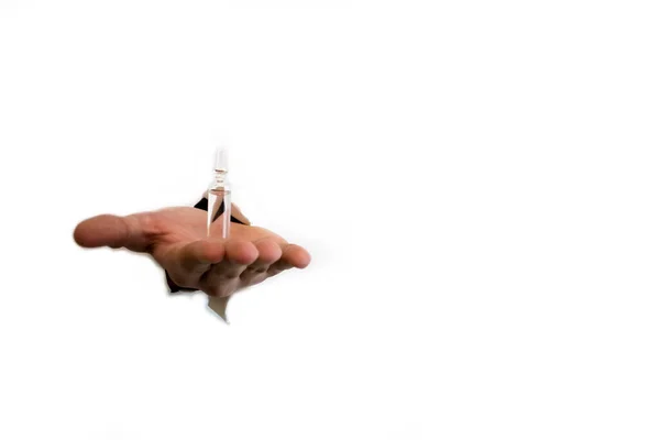I handen, en ampull med läkemedlet på en vit bakgrund. — Stockfoto