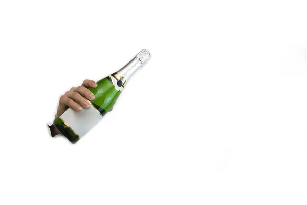 Eine Hand hält eine Flasche Champagner auf weißem Hintergrund. — Stockfoto