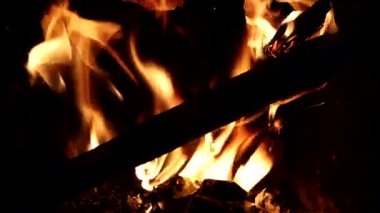 Ev sobası tutuşturma, ateş açın. Toprak.