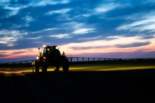 Ein Platz Zum Abpumpen Von Drogen Auf Einem Speziellen Traktor lizenzfreie Stockfotos