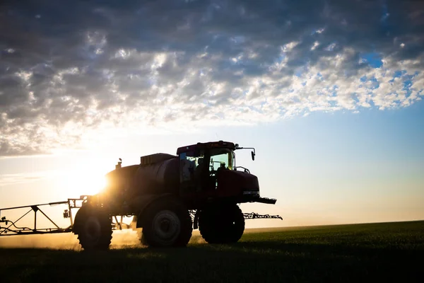 Tracteur Spécial Pour Traitement Des Champs Contre Les Mauvaises Herbes — Photo