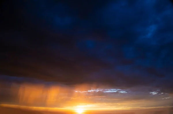 Stürmischer Himmel Mit Dramatischen Wolken Von Einem Herannahenden Gewitter Bei — Stockfoto