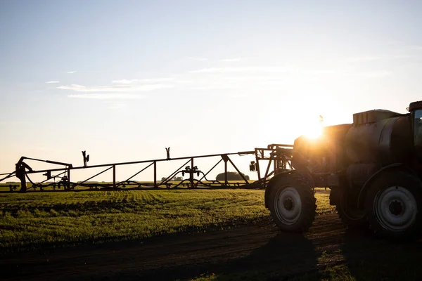 Traktor Khusus Untuk Perawatan Ladang Dari Gulma Dan Hama Foto — Stok Foto