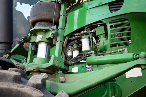 Close Tractor Details Engine Air Cushions Visible Smooth Running Tractor — Foto de Stock