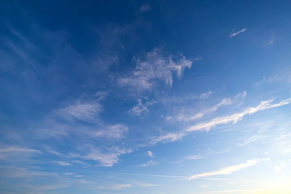Awan biru muda di langit biru. — Stok Foto