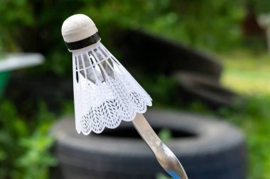 Badminton Shuttlecock şişte. Eğlence ve oyun kavramı.