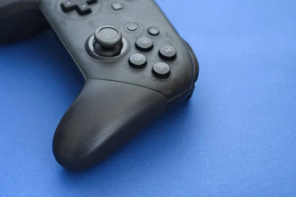 Foto Eines Gaming Controllers Auf Blauem Hintergrund — Stockfoto