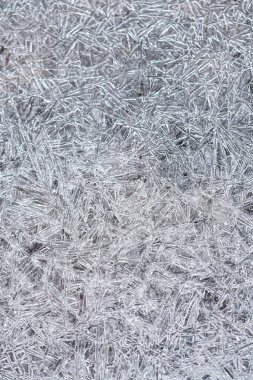 Kış mevsiminde yakın çekim ya da donmuş suyun buz kristallerinin makroyu