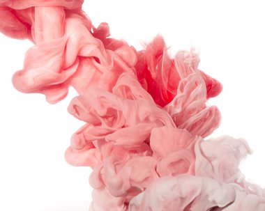 Pembe, şeftali rengi, güzel dumanlı arka plan, beyaz arkaplanda izole edilmiş renkli mürekkep.