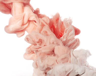 Pembe, şeftali rengi, güzel dumanlı arka plan, beyaz arkaplanda izole edilmiş renkli mürekkep.