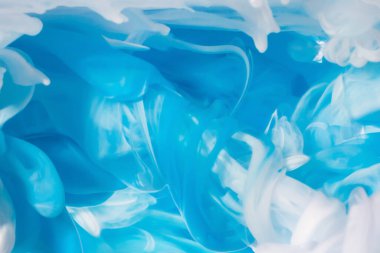 Beyaz, mavi ışık, yumuşak pastel arka plan, suda soyutlama mürekkebi.