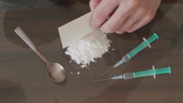 Droger Glasbordet Begreppet Narkotikahandel Och Missbruk — Stockvideo