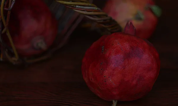 Pomegranates Basket Big Red Pomegranates — Stock Photo, Image