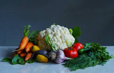                        Cauliflower and various vegetables are on the table        