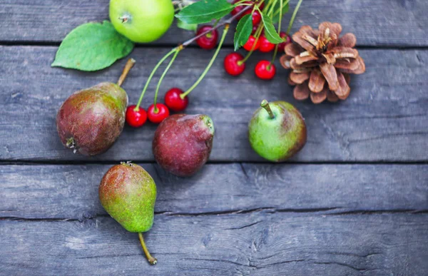 Green Apples Pears Table — Zdjęcie stockowe