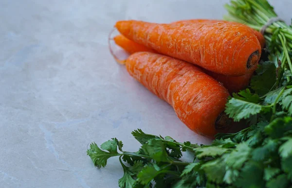 Rote Karotten Mit Grünkohl — Stockfoto