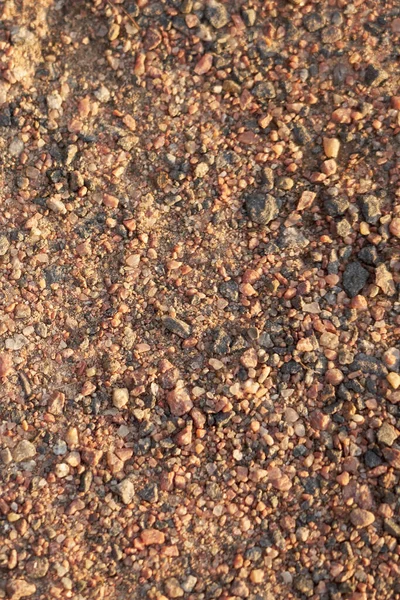 Vuile weg gemaakt van kleine granieten stenen als achtergrond. — Stockfoto