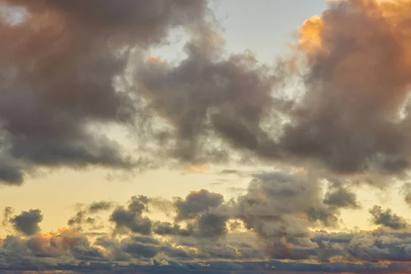 Nubes Coloridas Cielo Poniente Como Fondo — Foto de Stock