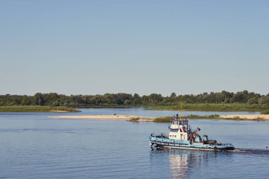 NIZHNIJ NOVGOROD, RUSSIA - 18 Haziran 2021: Volga Nehri 'nde bir tekne