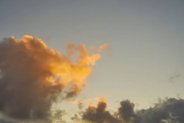 Nubes Coloridas Cielo Poniente Como Fondo — Foto de Stock