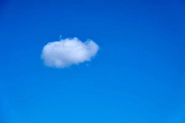 Una Nube Blanca Cielo Azul Claro — Foto de Stock