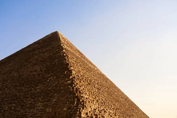 Cheopsova Pyramida Modrou Oblohou Pozadí — Stock fotografie