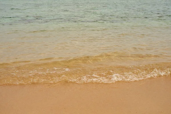 Fale Tropikalnej Piaszczystej Plaży Morza Czerwonego — Zdjęcie stockowe