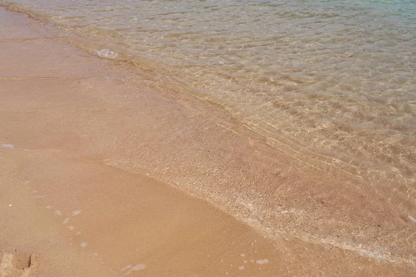 Ondas Praia Tropical Arenosa Mar Vermelho — Fotografia de Stock