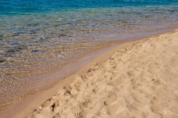 紅海の熱帯砂のビーチの波 — ストック写真