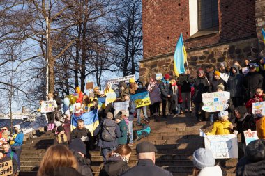 Turku, Finlandiya - 26 Şubat 2022: Turku, Finlandiya 'da Rusya' nın Ukrayna 'ya yönelik saldırılarına karşı eylem