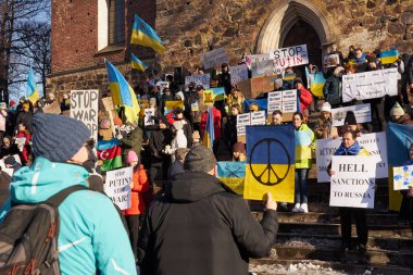 Turku, Finlandiya - 26 Şubat 2022: Turku, Finlandiya 'da Rusya' nın Ukrayna 'ya yönelik saldırılarına karşı eylem